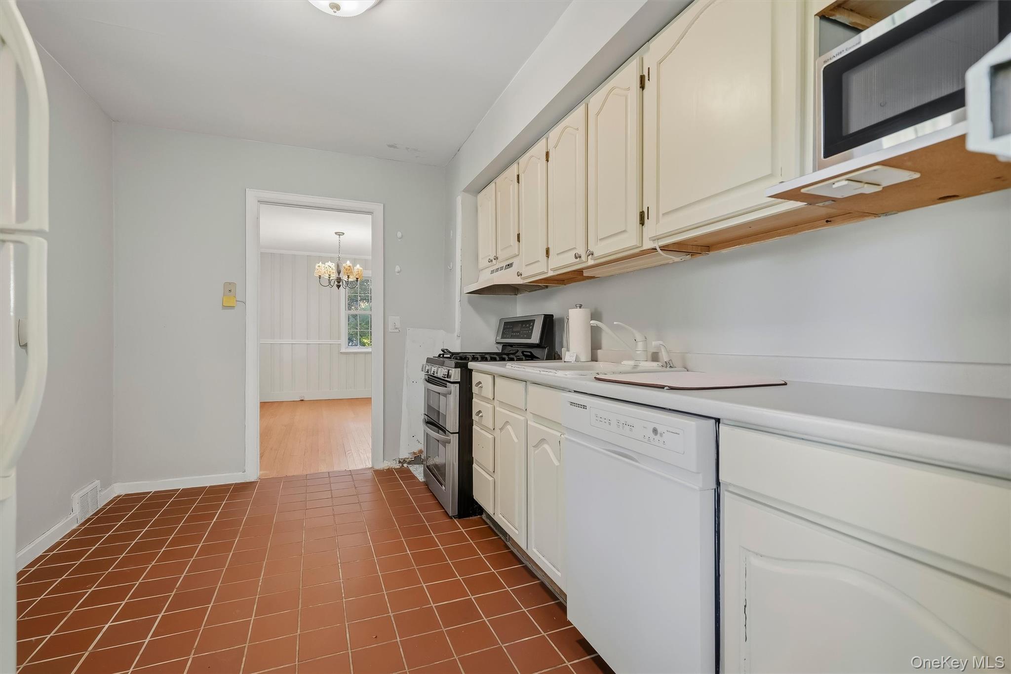 514 Round Lake Park Road – For Sale photo 9