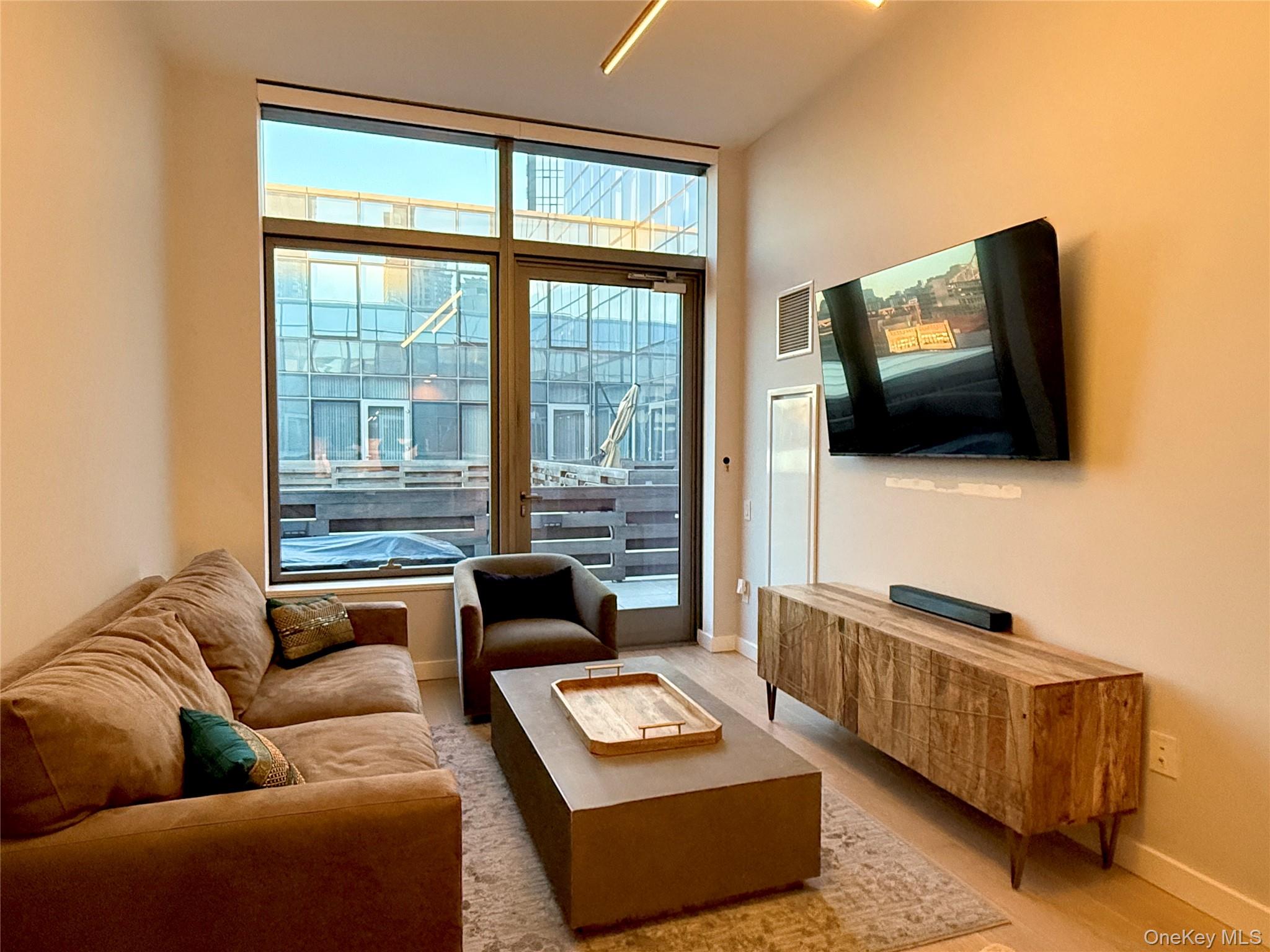 3 Court Square, Unit 533 photo 4