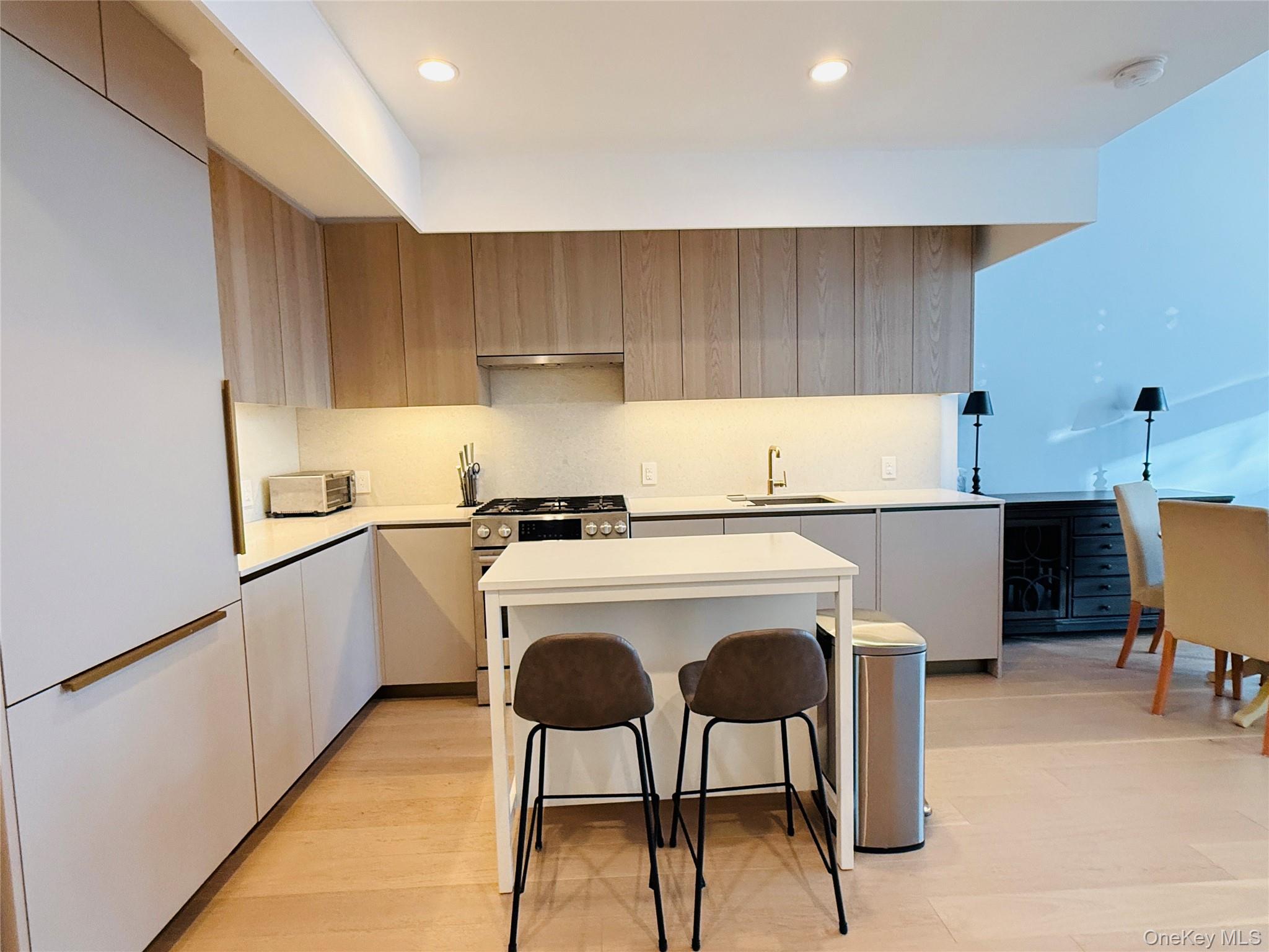 3 Court Square, Unit 533 photo 2