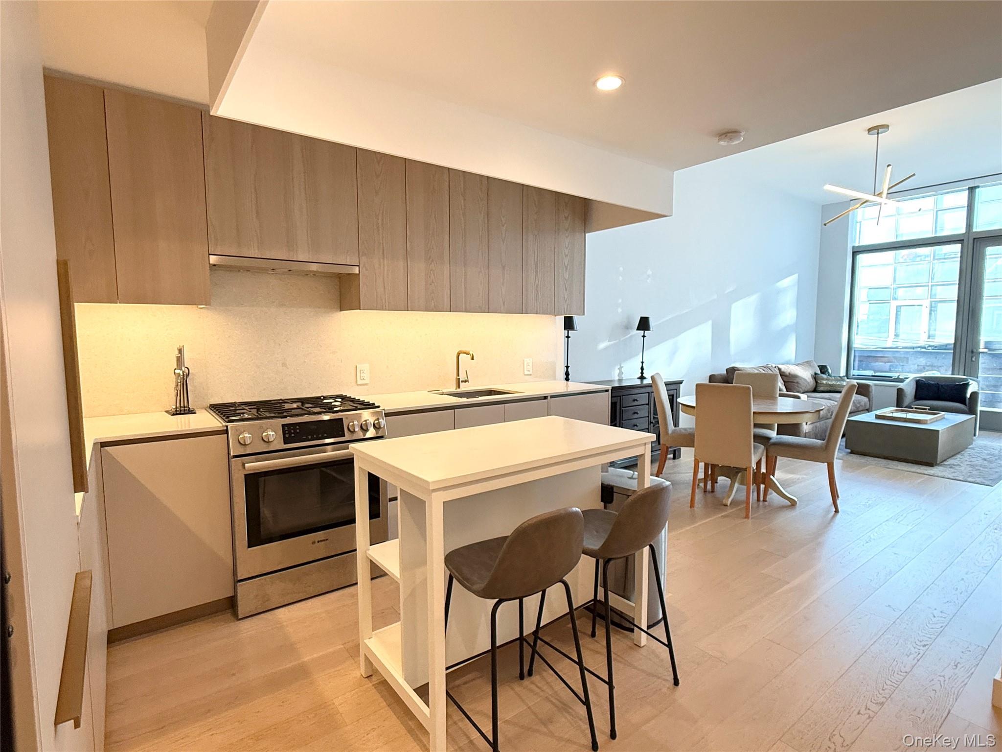 3 Court Square, Unit 533