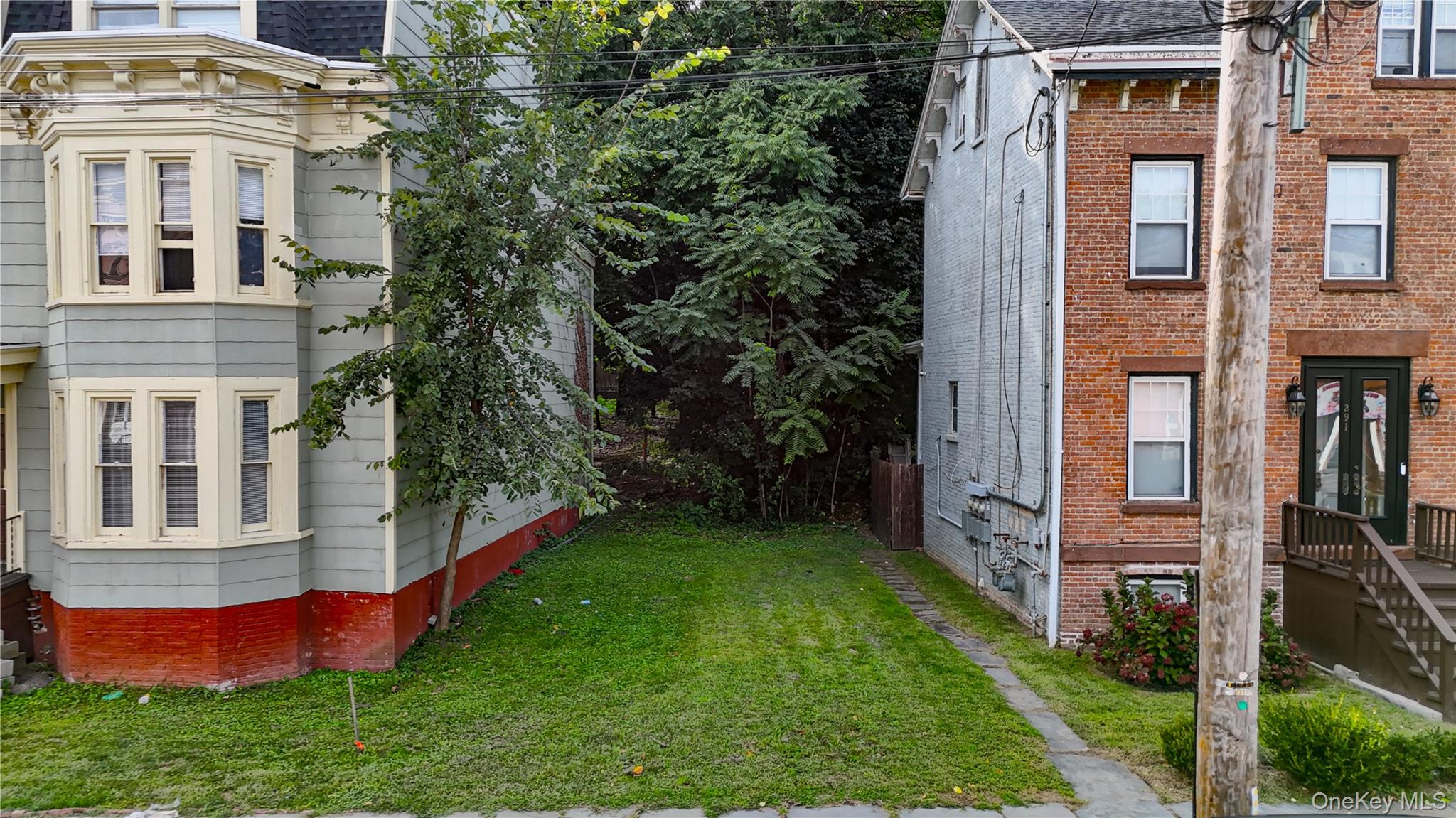 289 Grand Street – For Sale photo 3