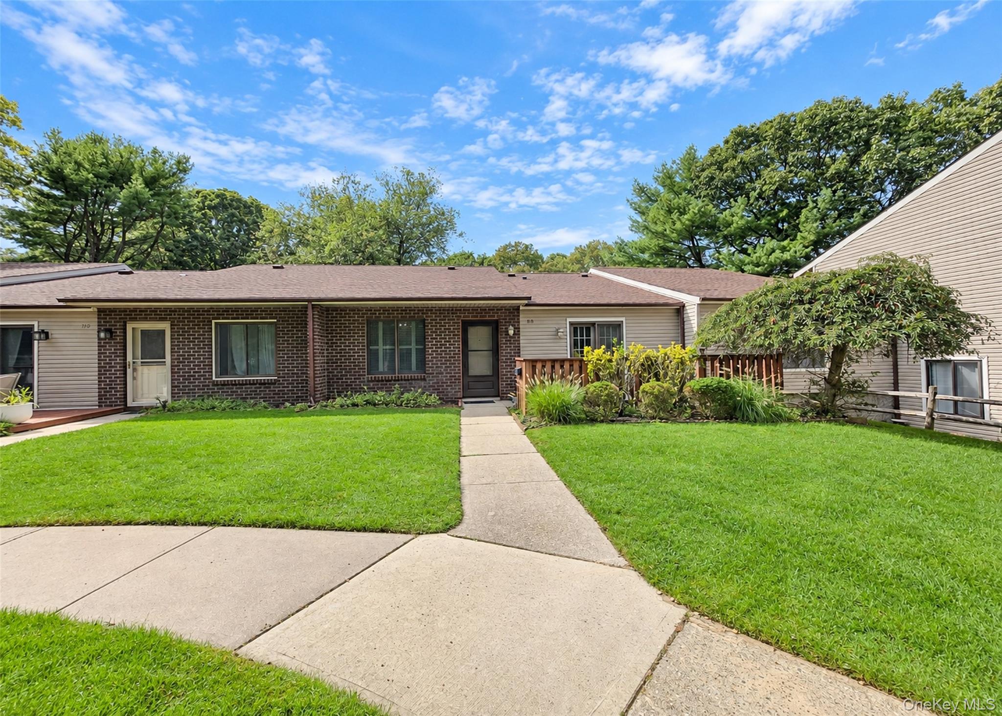 810 Woodland Court – For Sale