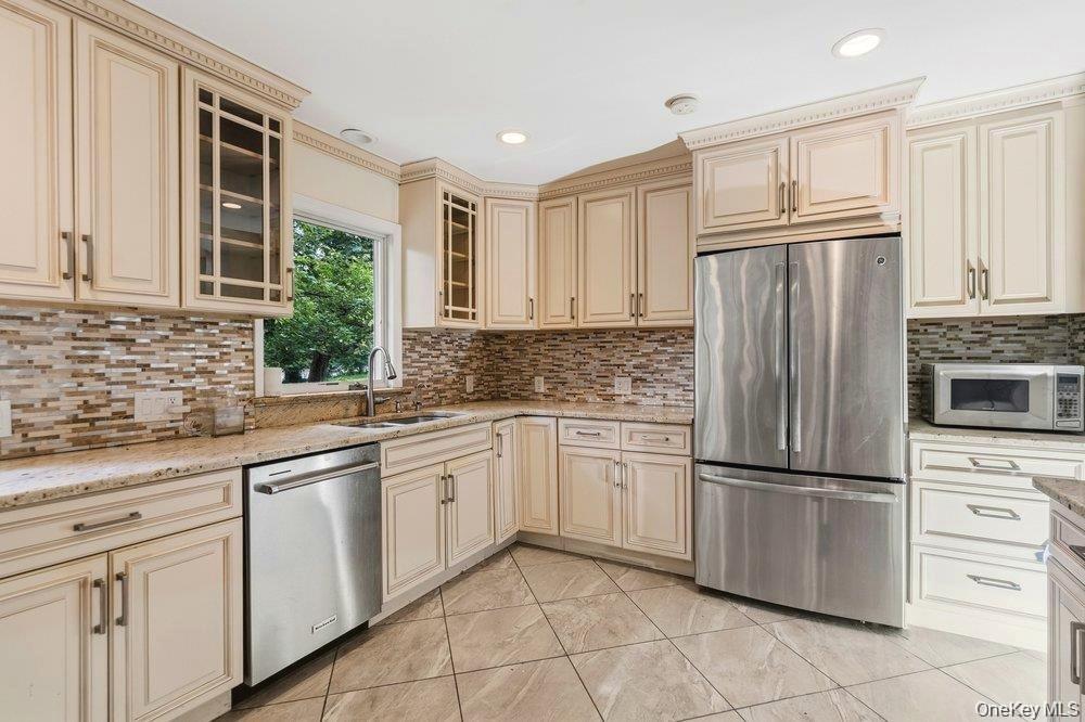 40 Pool Drive – For Rent