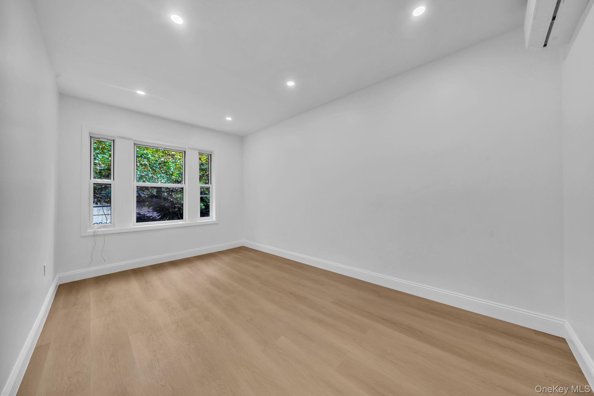 3720 Dyre Avenue – For Sale photo 28