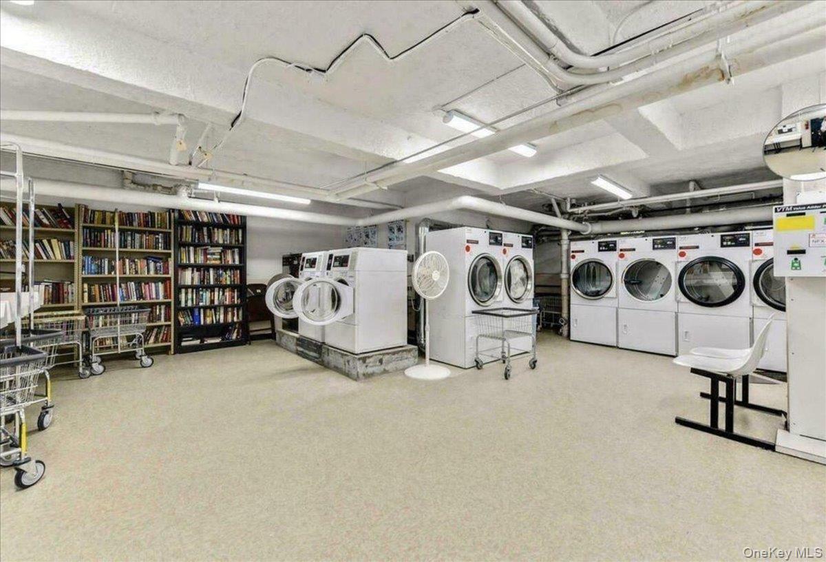 68-61 Yellowstone Boulevard, Unit 412 photo 23