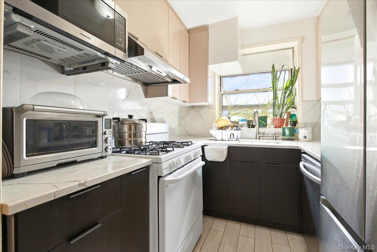 68-61 Yellowstone Boulevard, Unit 412 photo 9