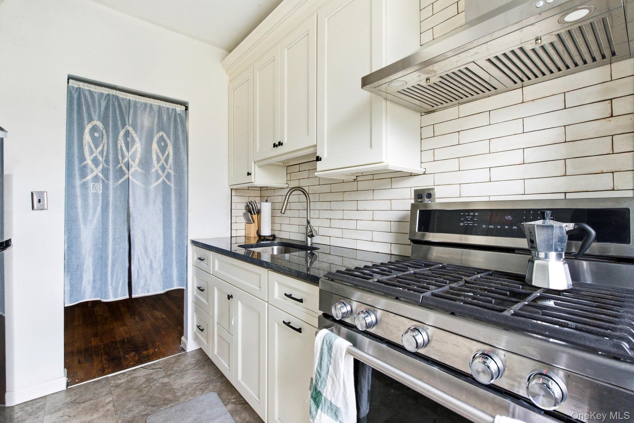 71-11 Yellowstone Boulevard, Unit 4M photo 9