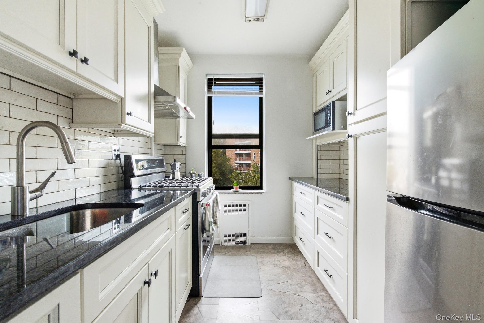 71-11 Yellowstone Boulevard, Unit 4M photo 12