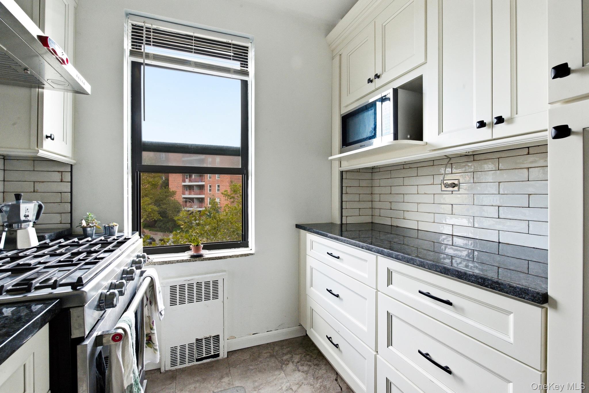 71-11 Yellowstone Boulevard, Unit 4M photo 11