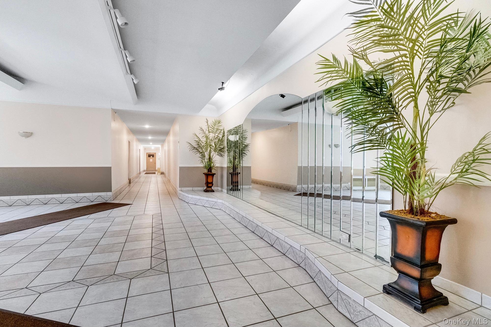 71-11 Yellowstone Boulevard, Unit 4M photo 3