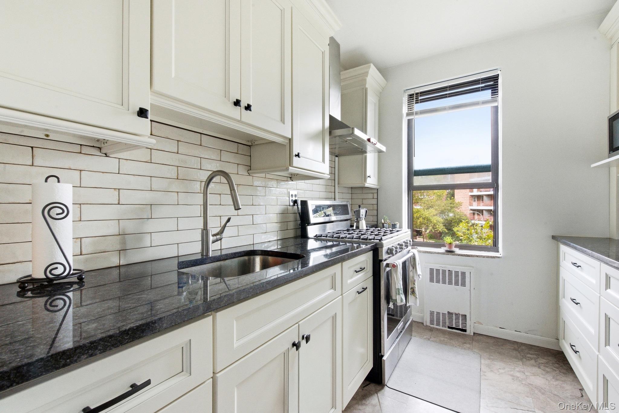 71-11 Yellowstone Boulevard, Unit 4M photo 13