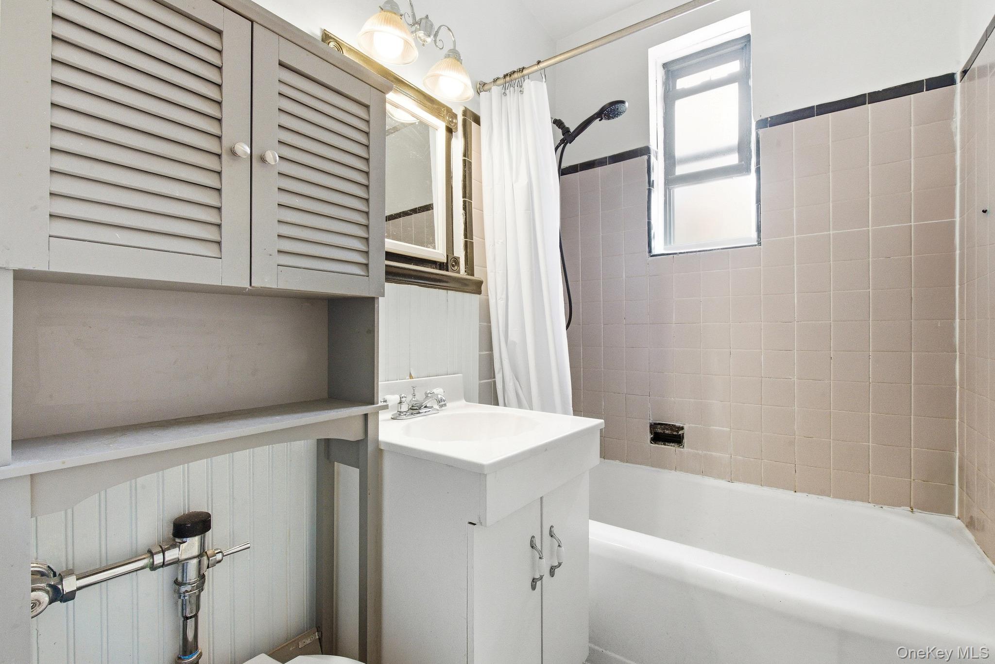 71-11 Yellowstone Boulevard, Unit 4M photo 24