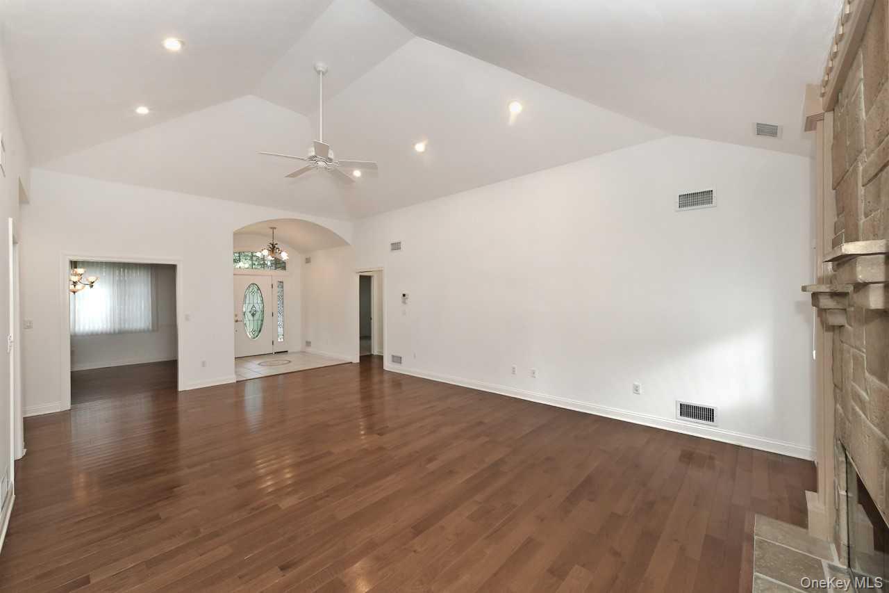299 Pine Acre Boulevard – For Sale photo 11