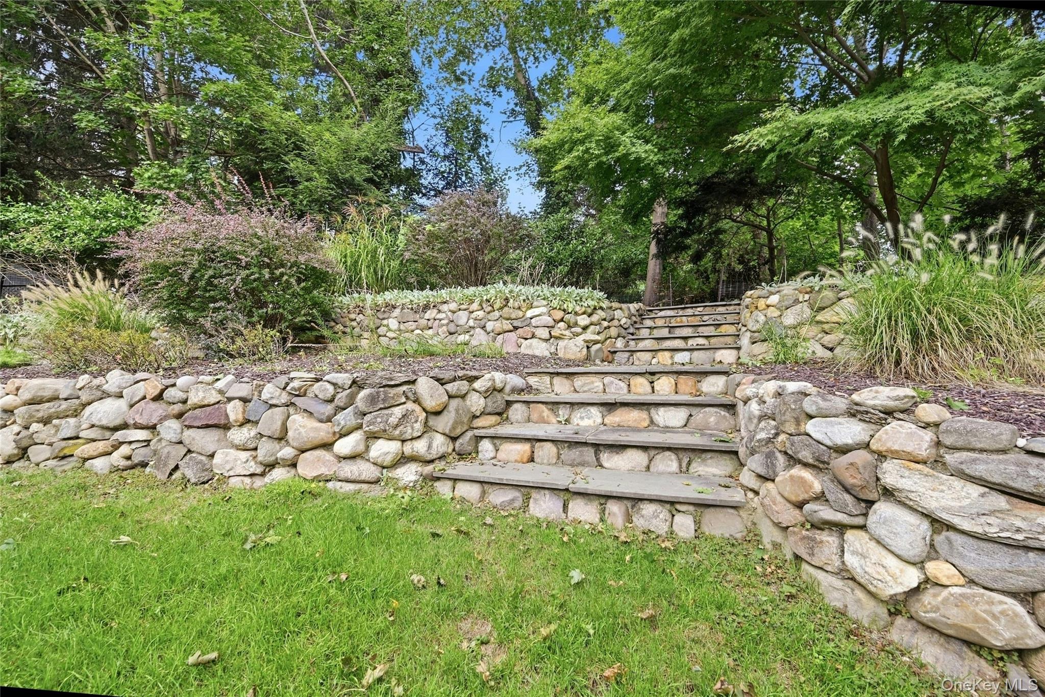 5 Hillsview Road – For Sale photo 39