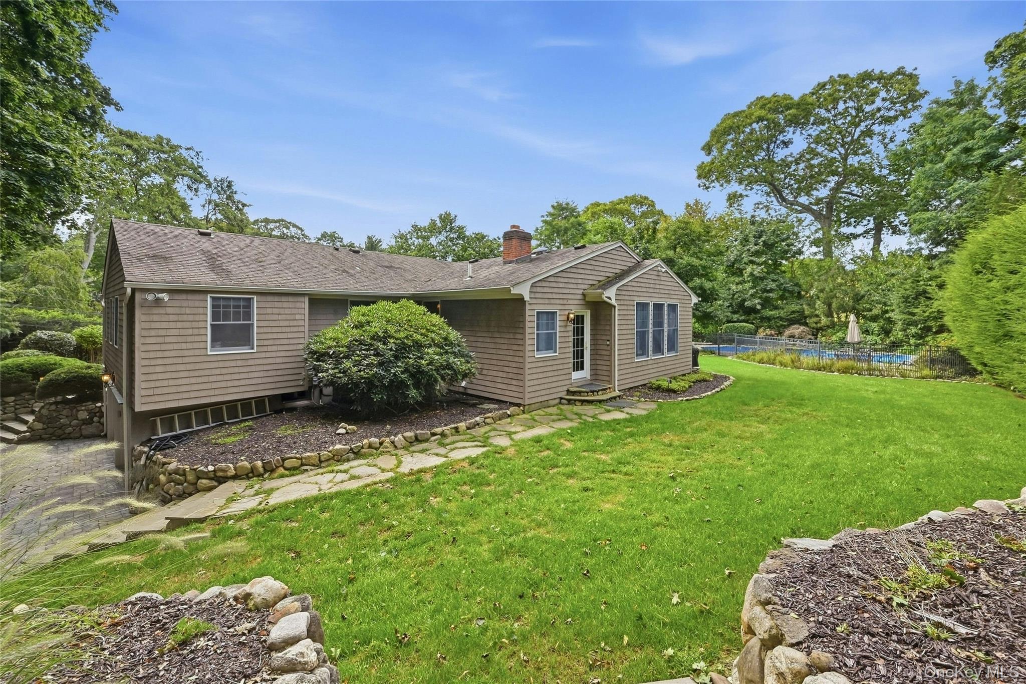 5 Hillsview Road – For Sale photo 40