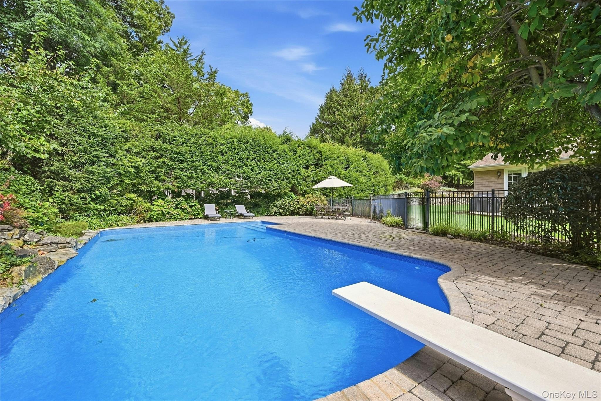 5 Hillsview Road – For Sale photo 37