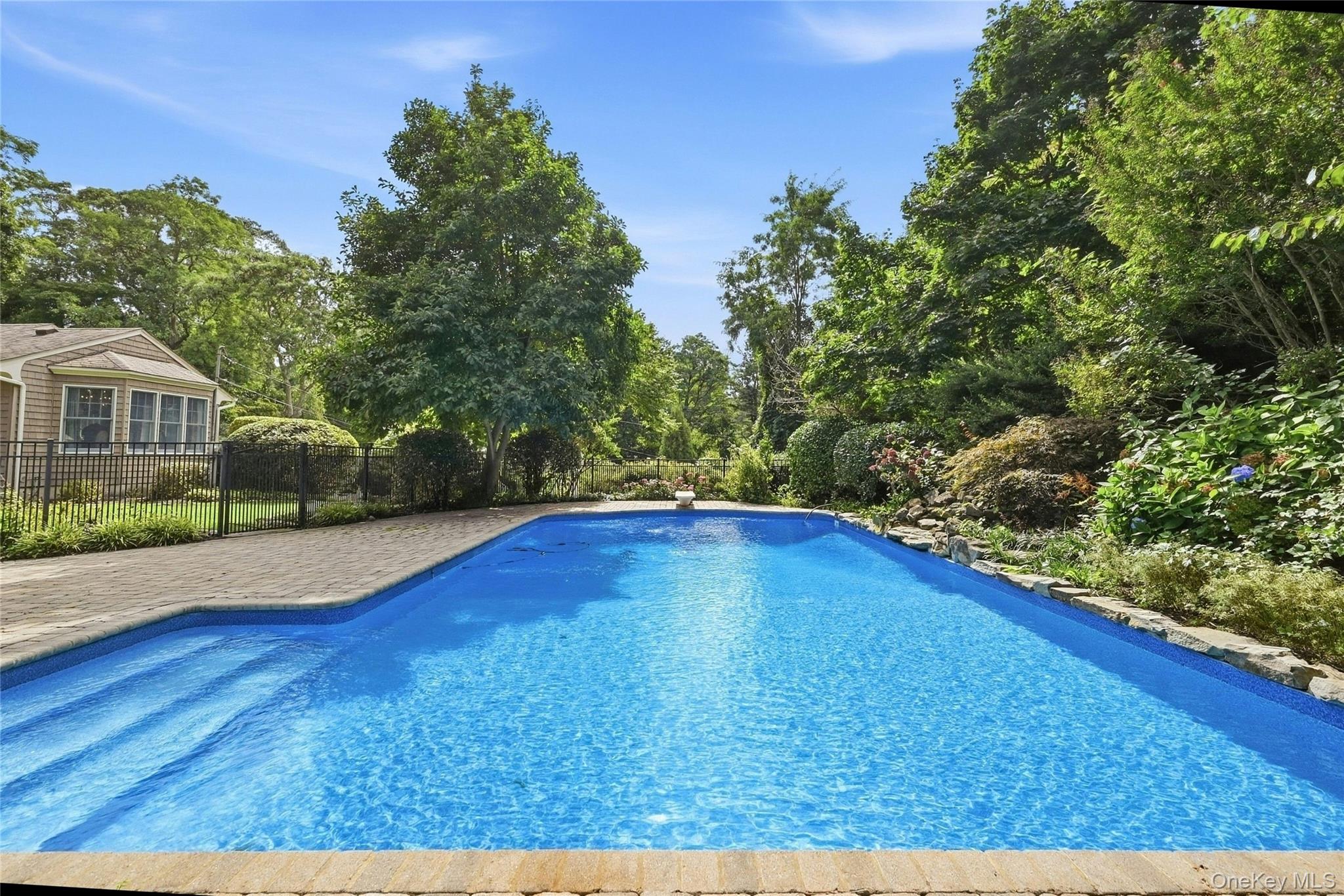 5 Hillsview Road – For Sale photo 38