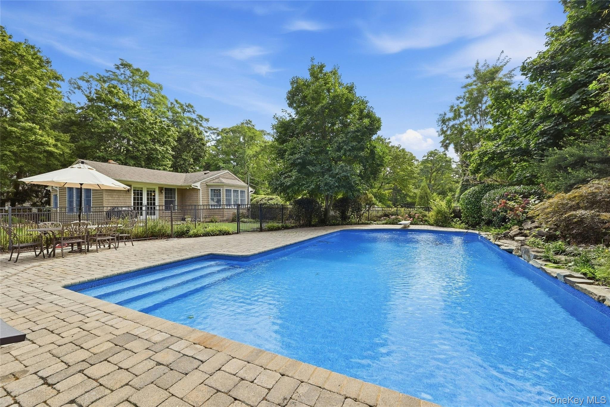 5 Hillsview Road – For Sale photo 36