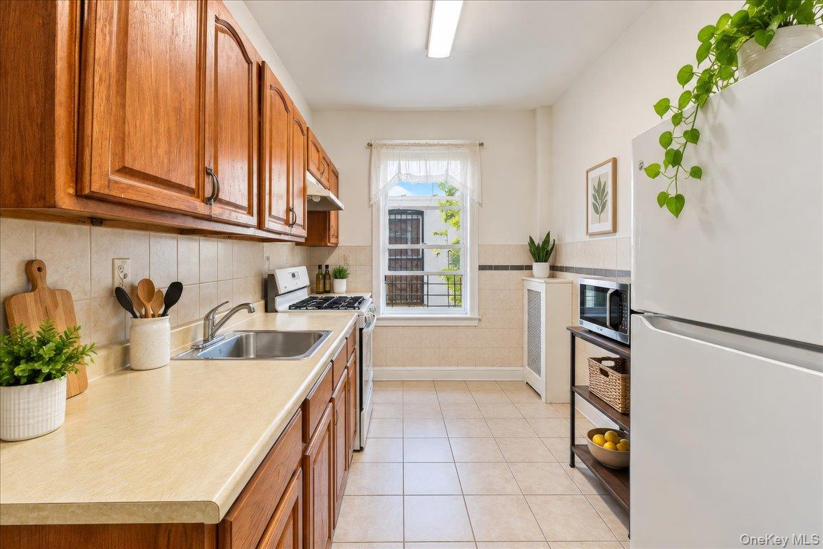 1385 Bronx River Avenue – For Sale photo 8
