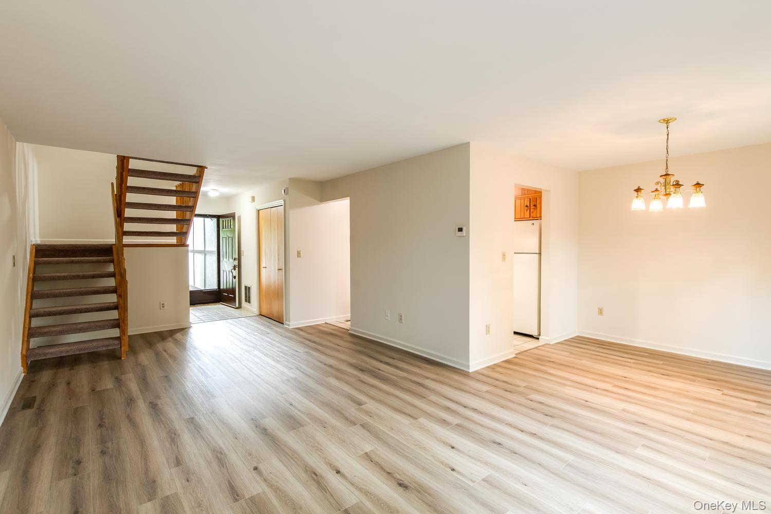 7 Topaz Run – For Sale photo 4