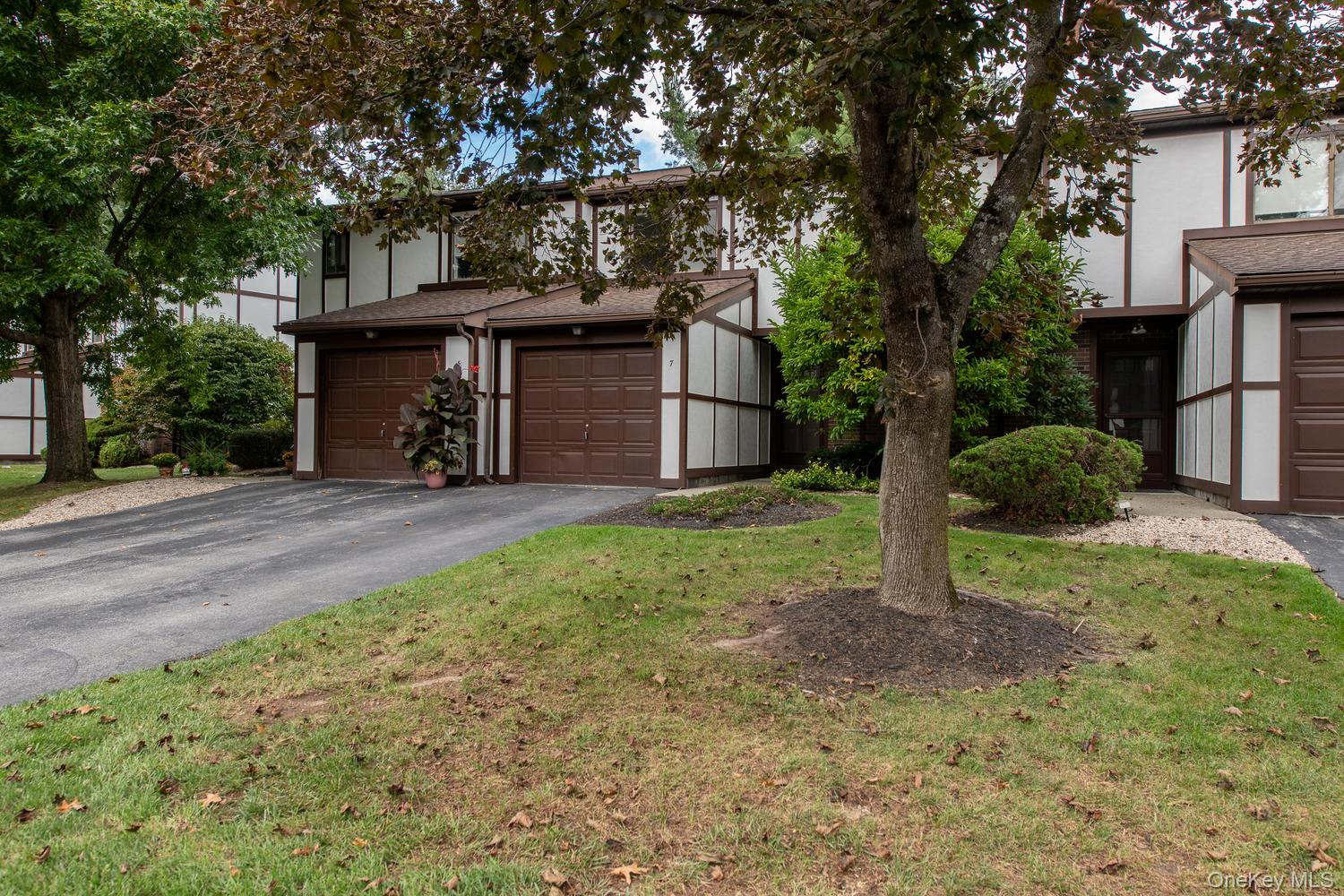 7 Topaz Run – For Sale