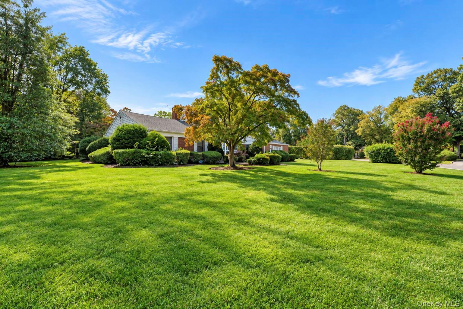 517 E Shore Road – For Sale photo 2