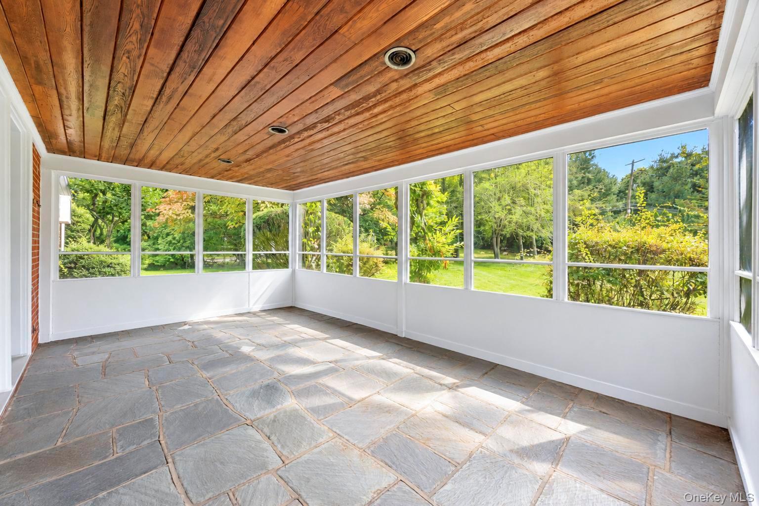 517 E Shore Road – For Sale photo 9