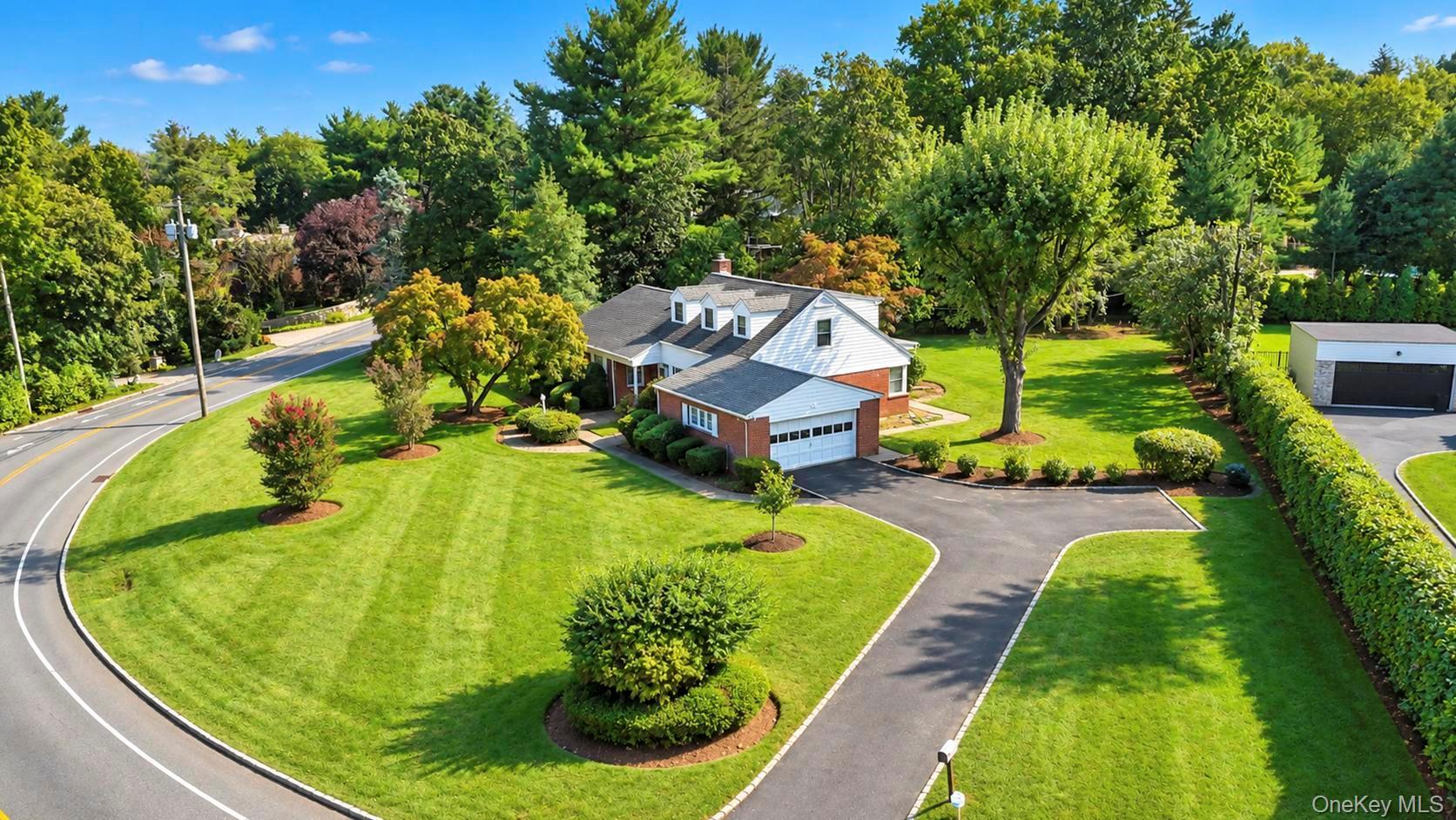 517 E Shore Road – For Sale