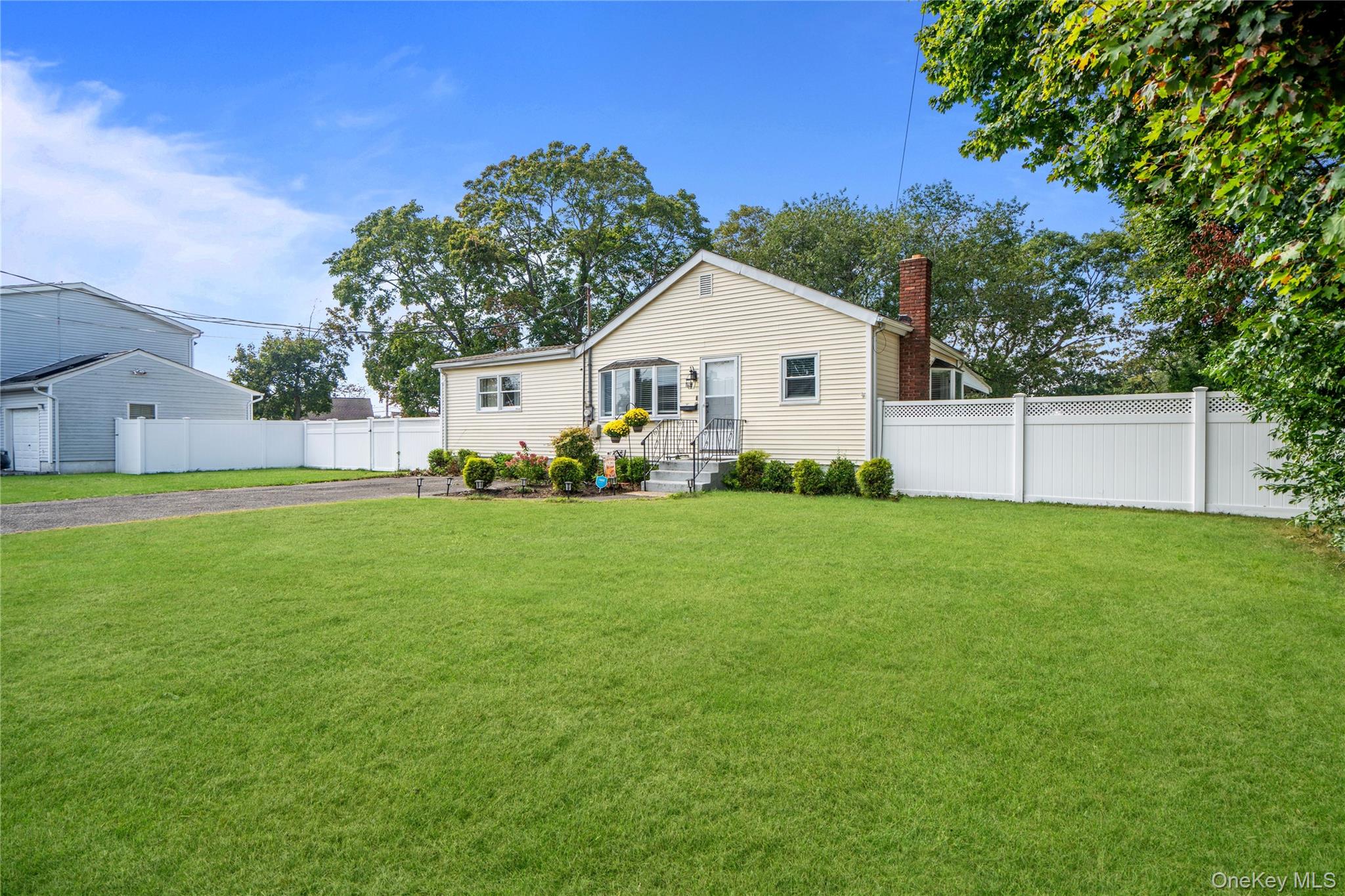 162 Carlls Path – For Sale photo 3