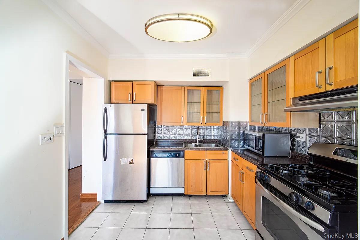 119-49 Union Turnpike, Unit 6C