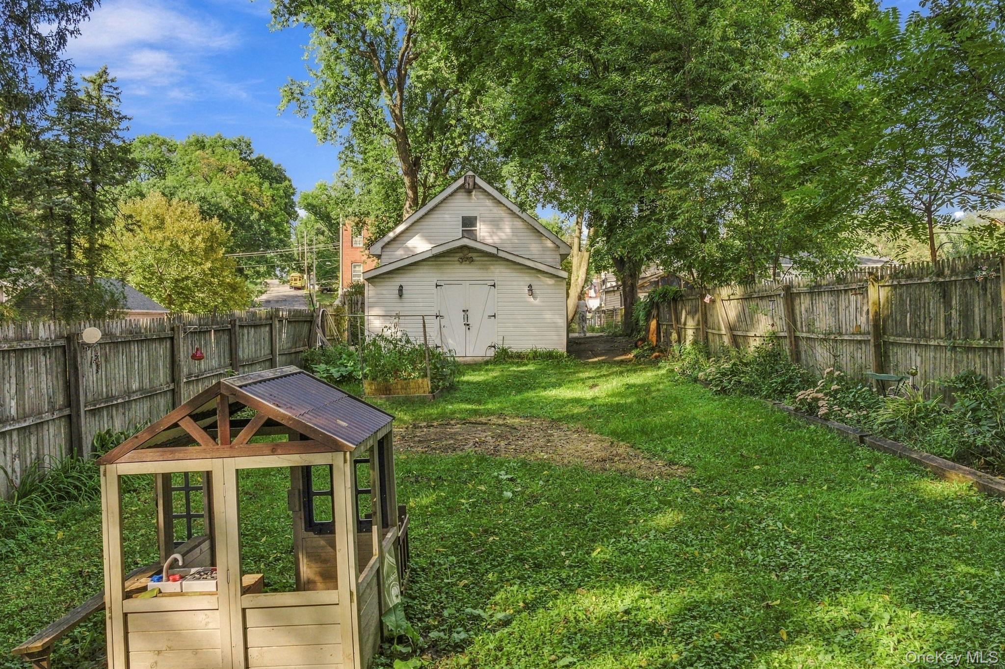209 Gidney Avenue – For Sale photo 24
