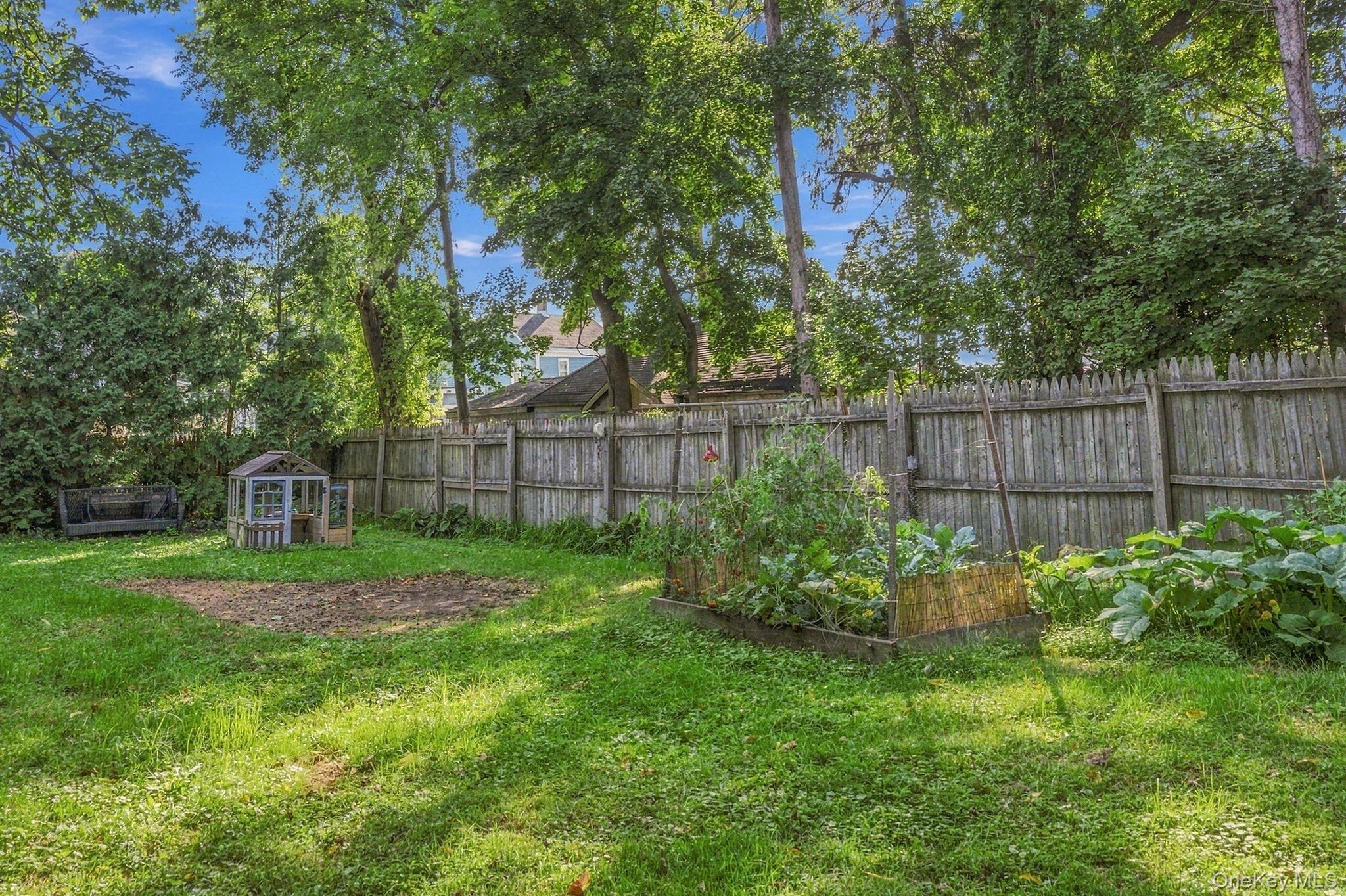 209 Gidney Avenue – For Sale photo 25