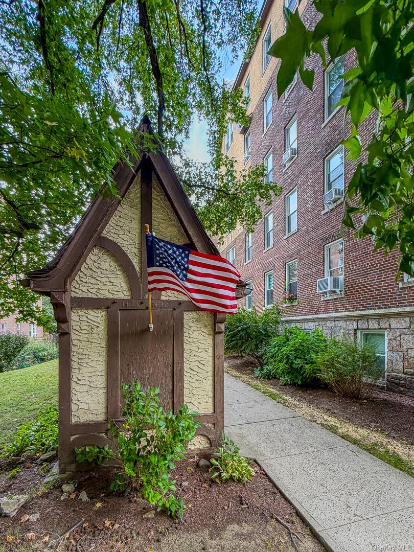 1428 Midland Avenue, Unit 3H photo 3