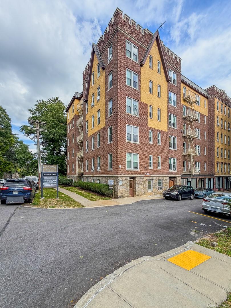 1428 Midland Avenue, Unit 3H photo 2