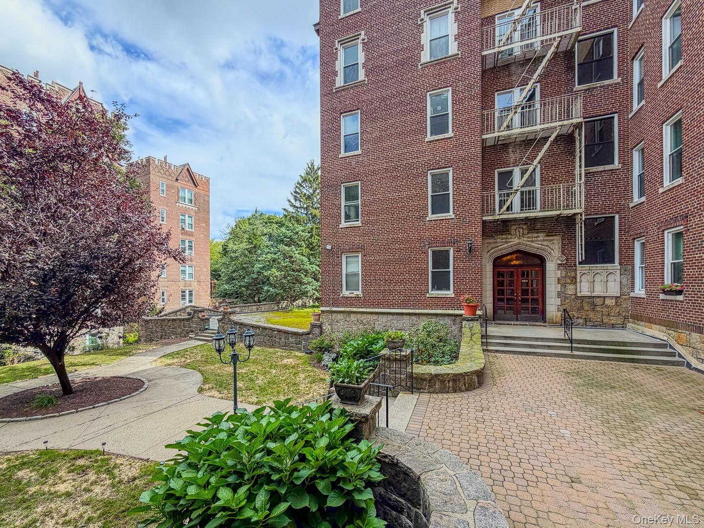 1428 Midland Avenue, Unit 3H