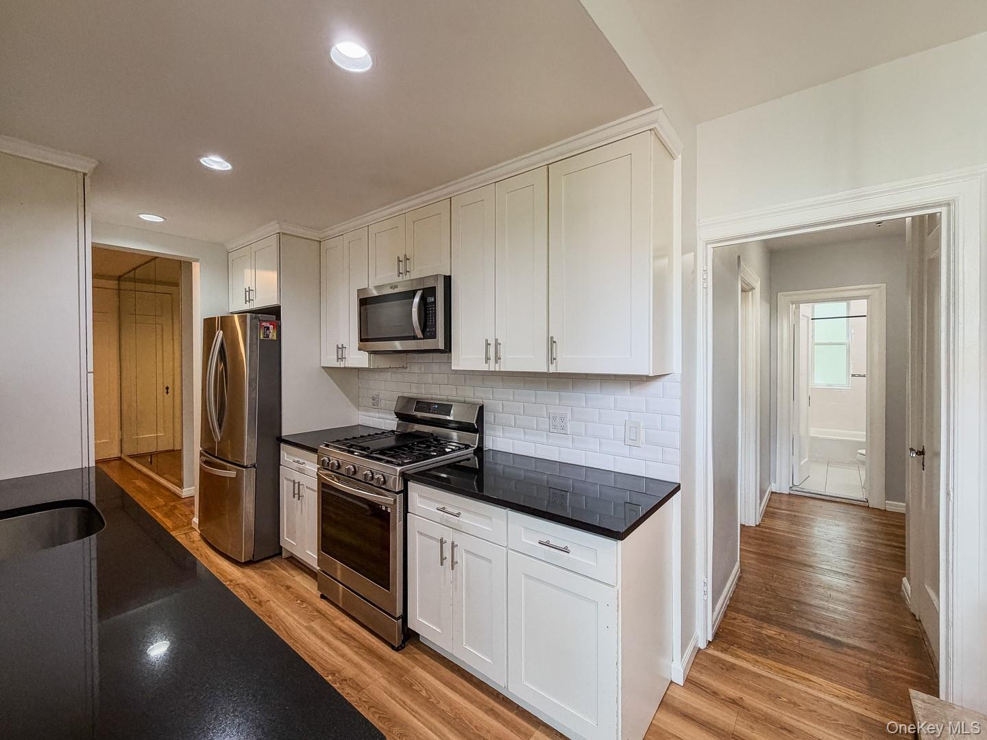1428 Midland Avenue, Unit 3H photo 11