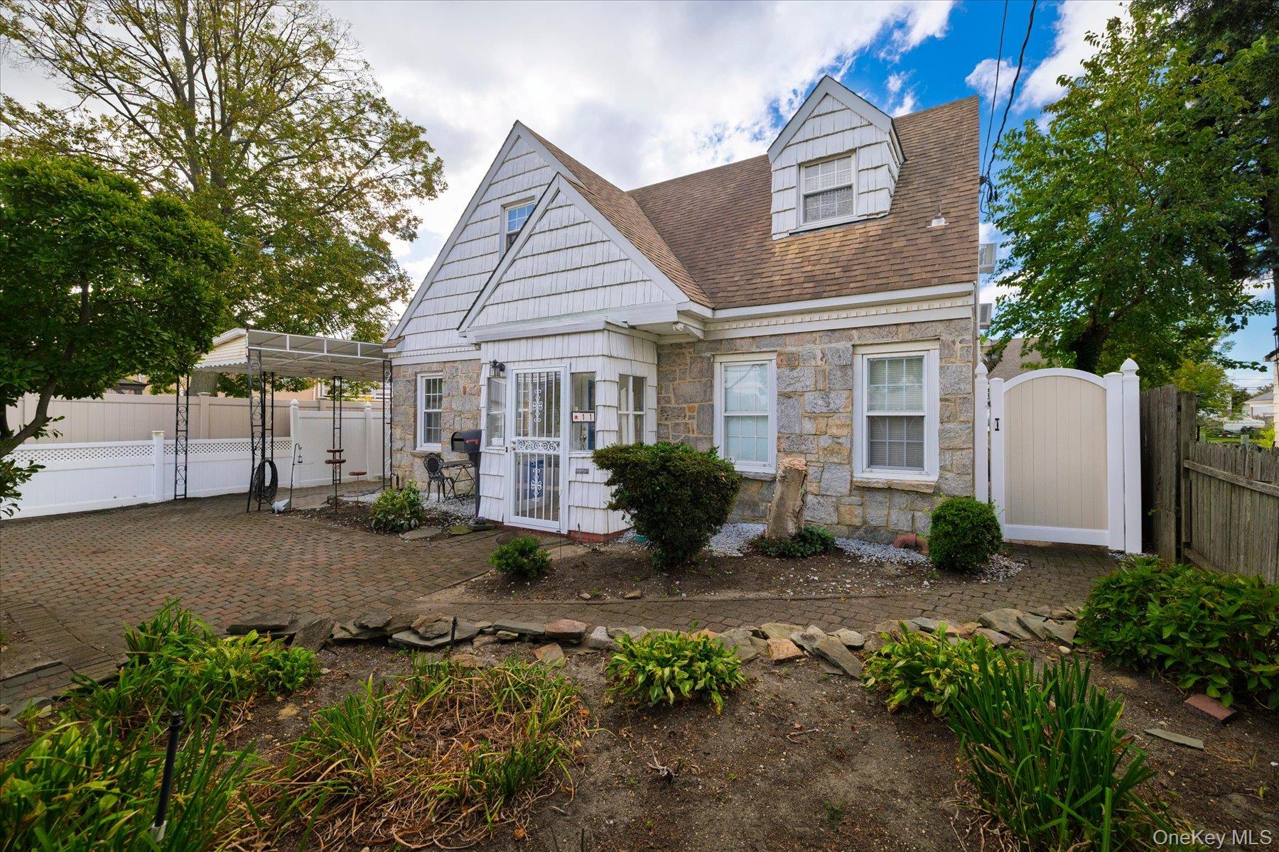 11 W 2nd Street – For Sale photo 2