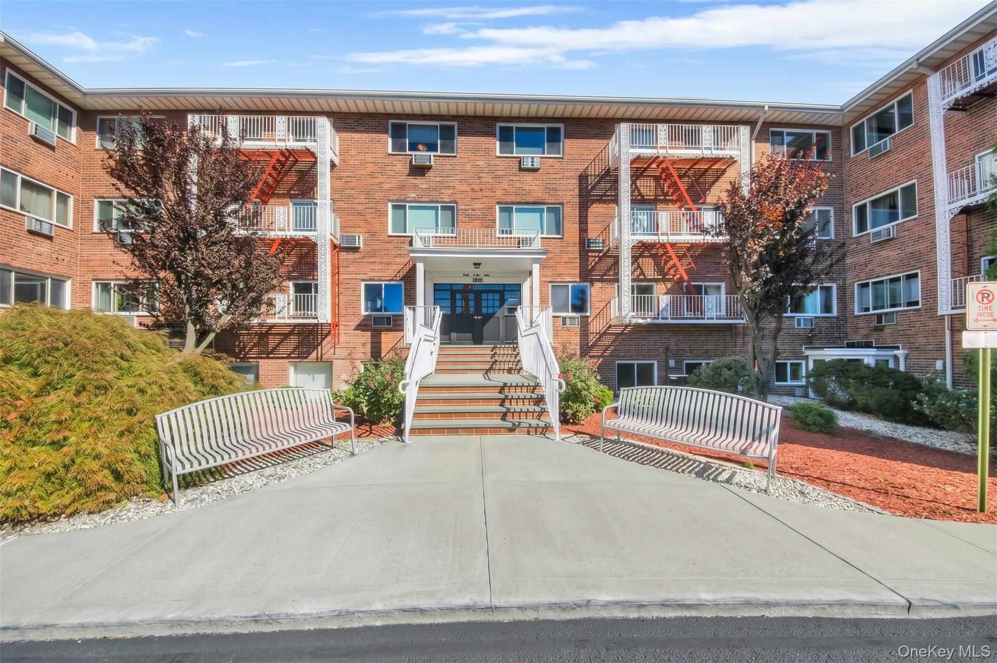 838 Pelhamdale Avenue, Unit 2P