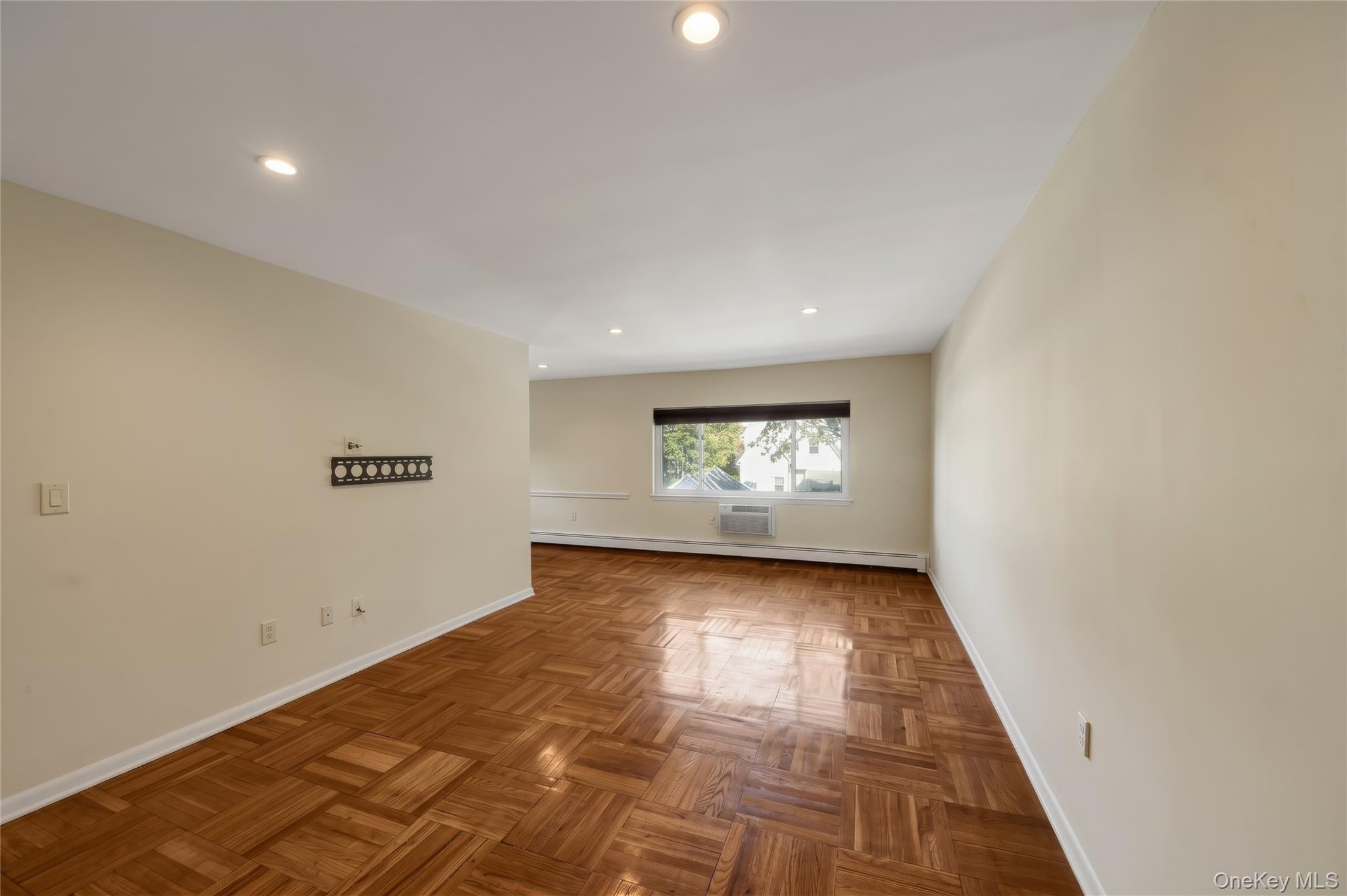 838 Pelhamdale Avenue, Unit 2P photo 9