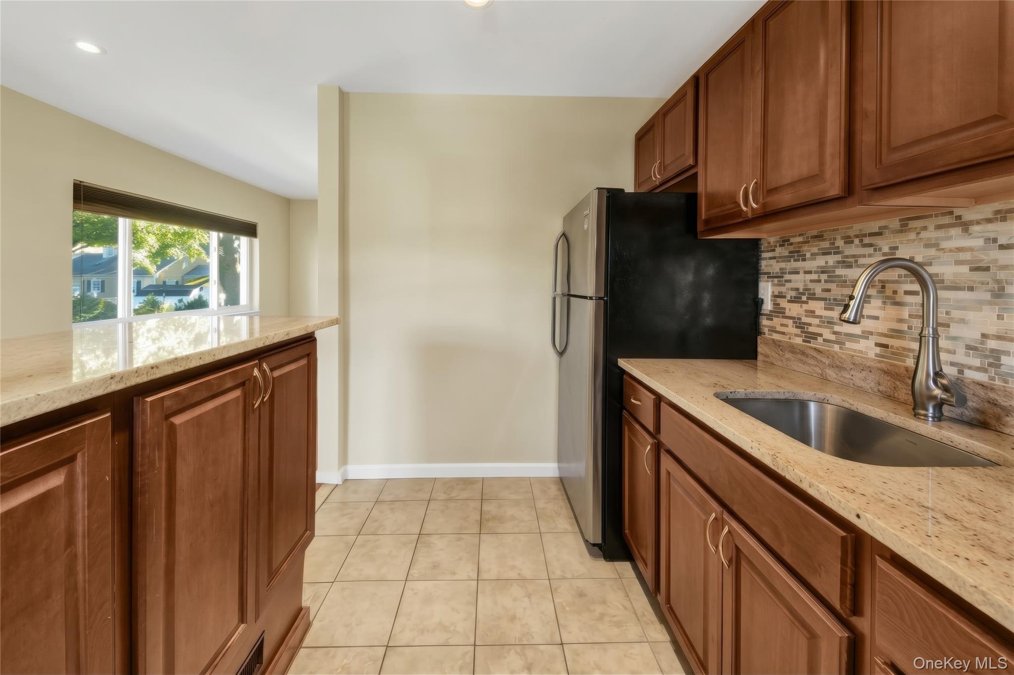 838 Pelhamdale Avenue, Unit 2P photo 8