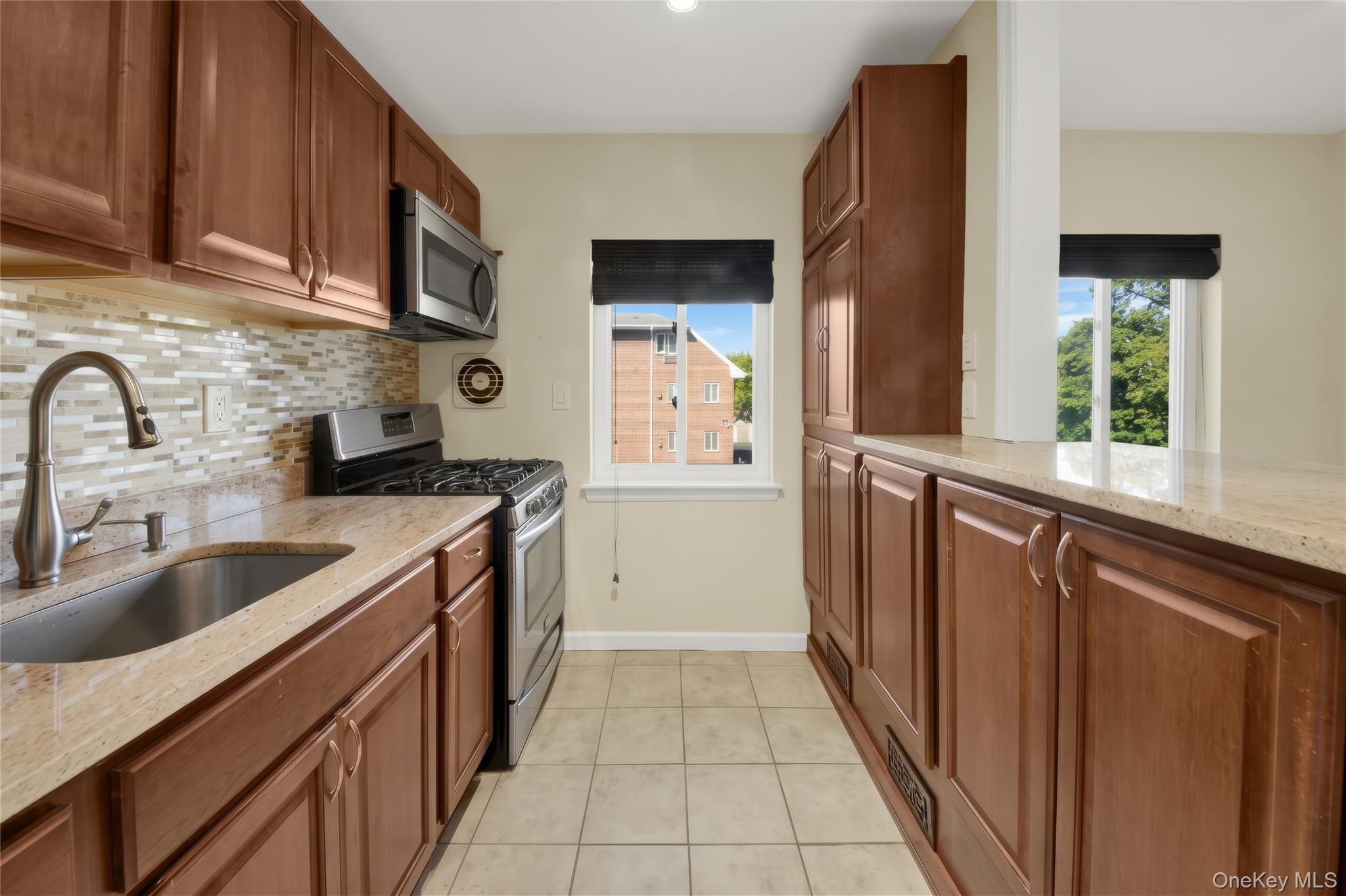 838 Pelhamdale Avenue, Unit 2P photo 7