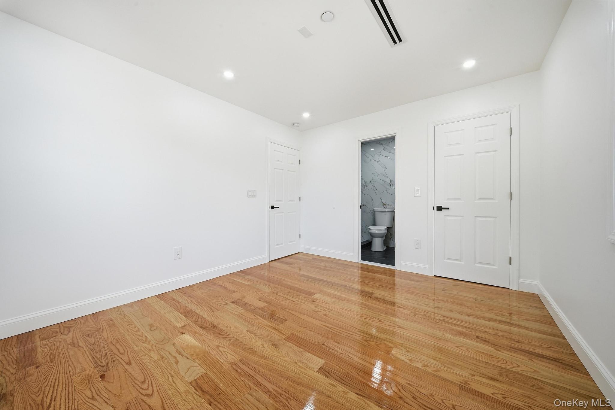 123-26 135 – For Sale photo 20