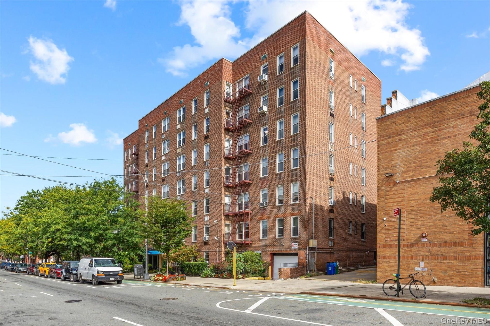 31-85 Crescent Street, Unit 516 photo 2