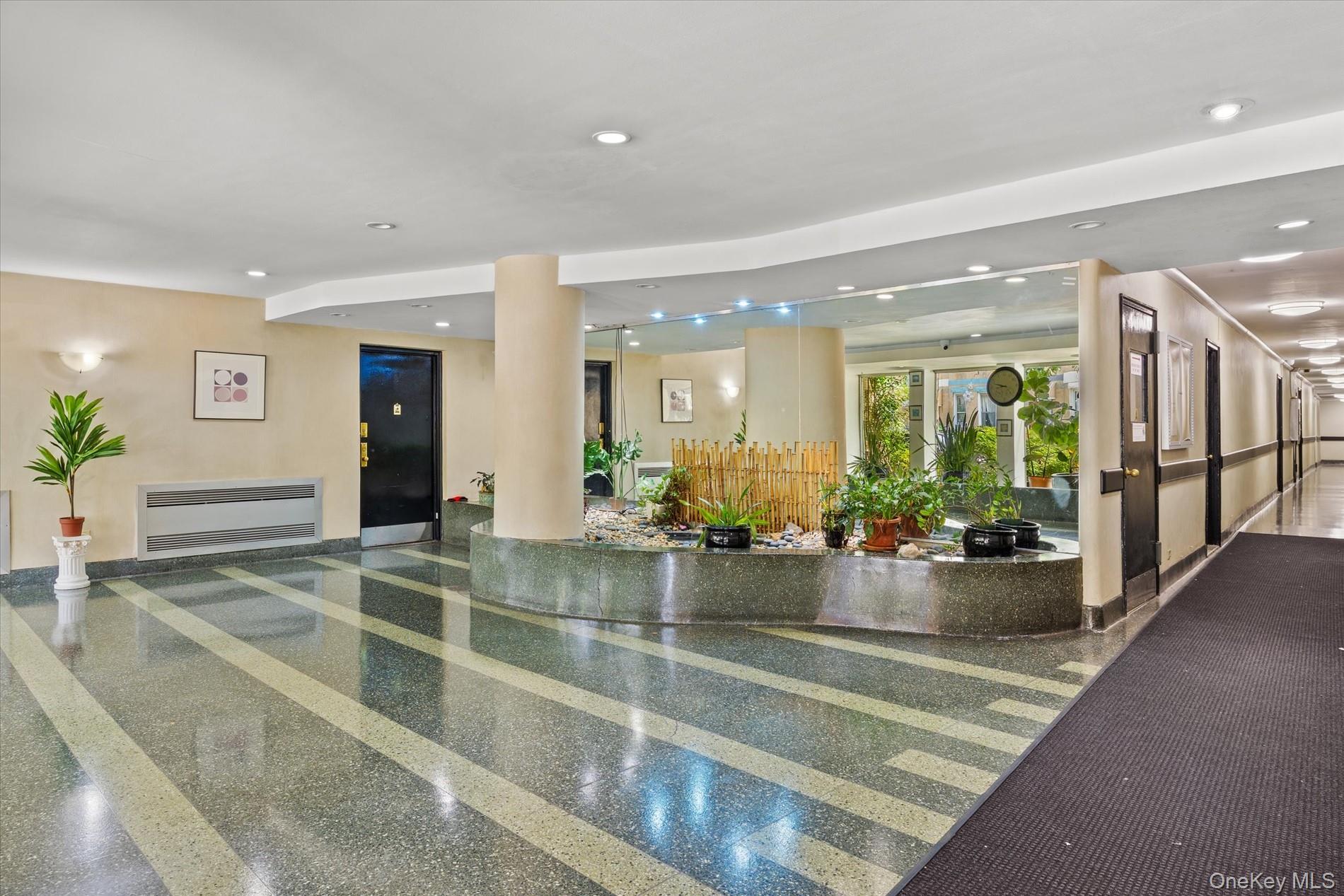 31-85 Crescent Street, Unit 516 photo 3