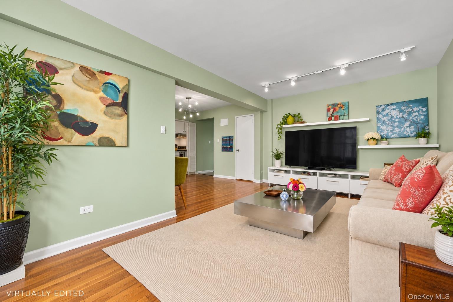 31-85 Crescent Street, Unit 516 photo 6