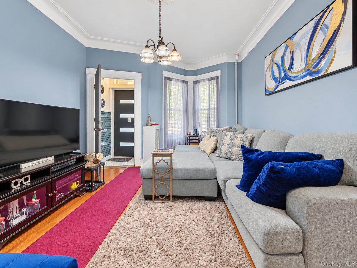 37 Grant Avenue – For Sale photo 4