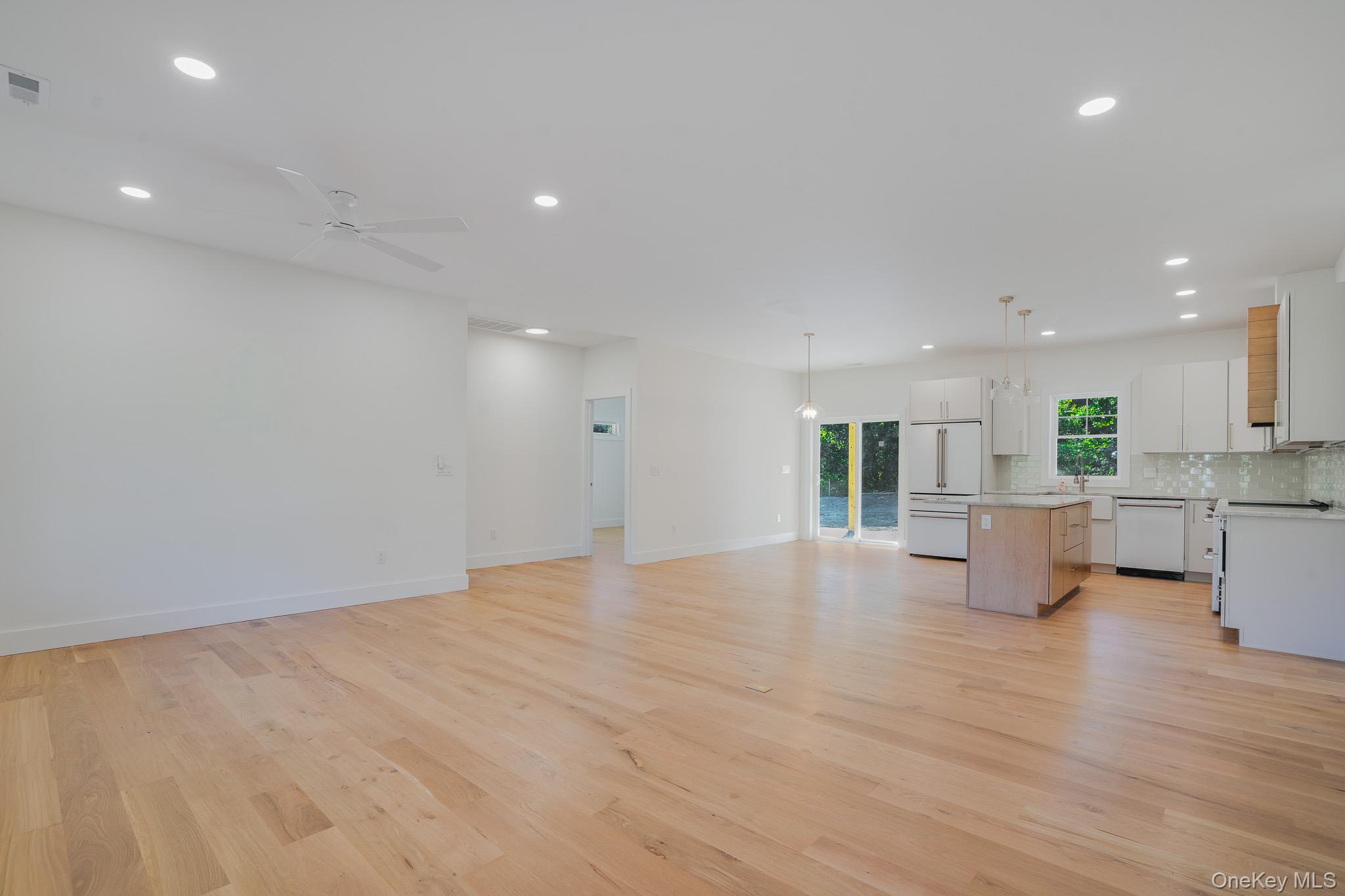 153 S Quaker Lane – For Sale photo 6