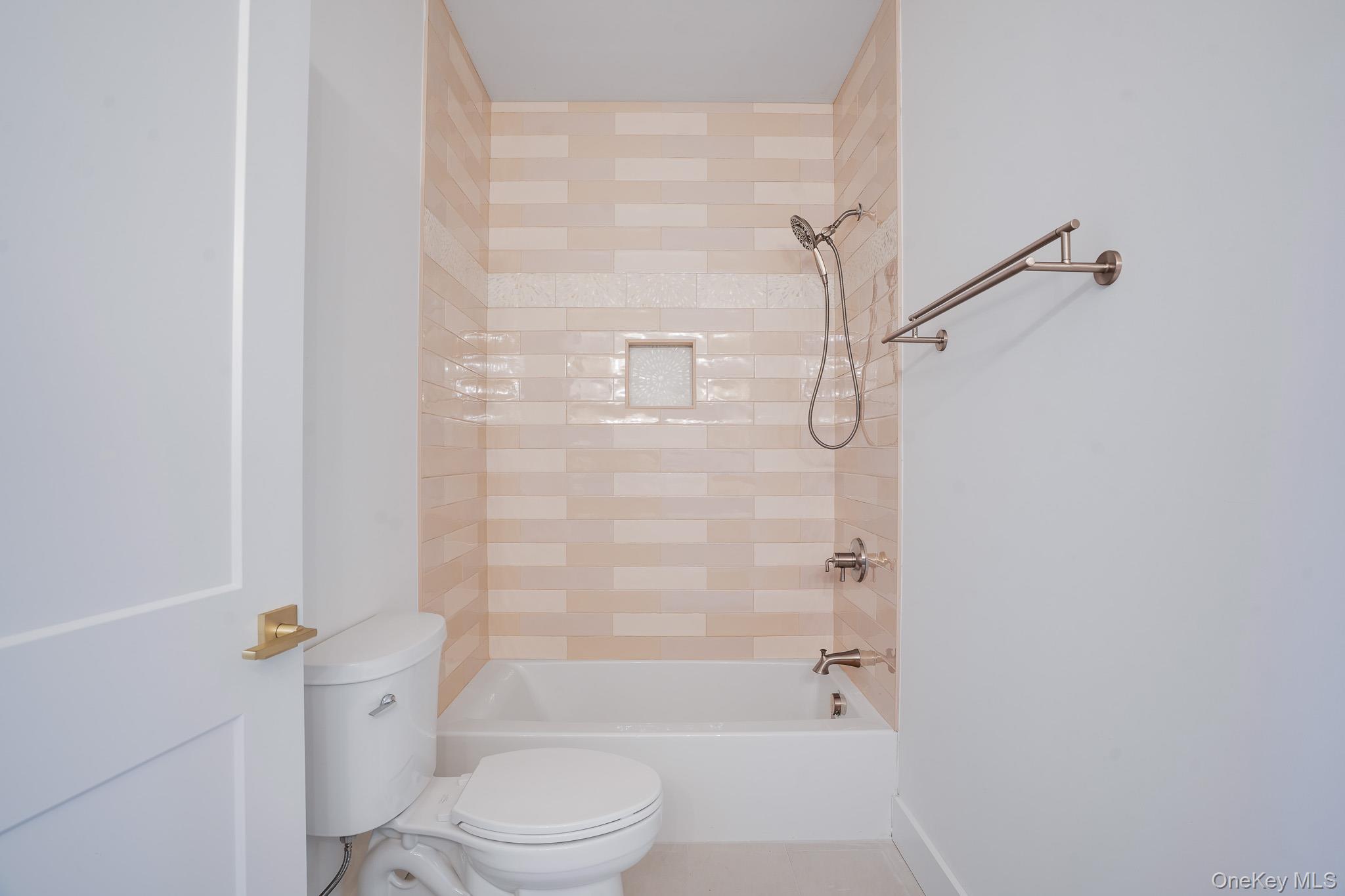 153 S Quaker Lane – For Sale photo 17