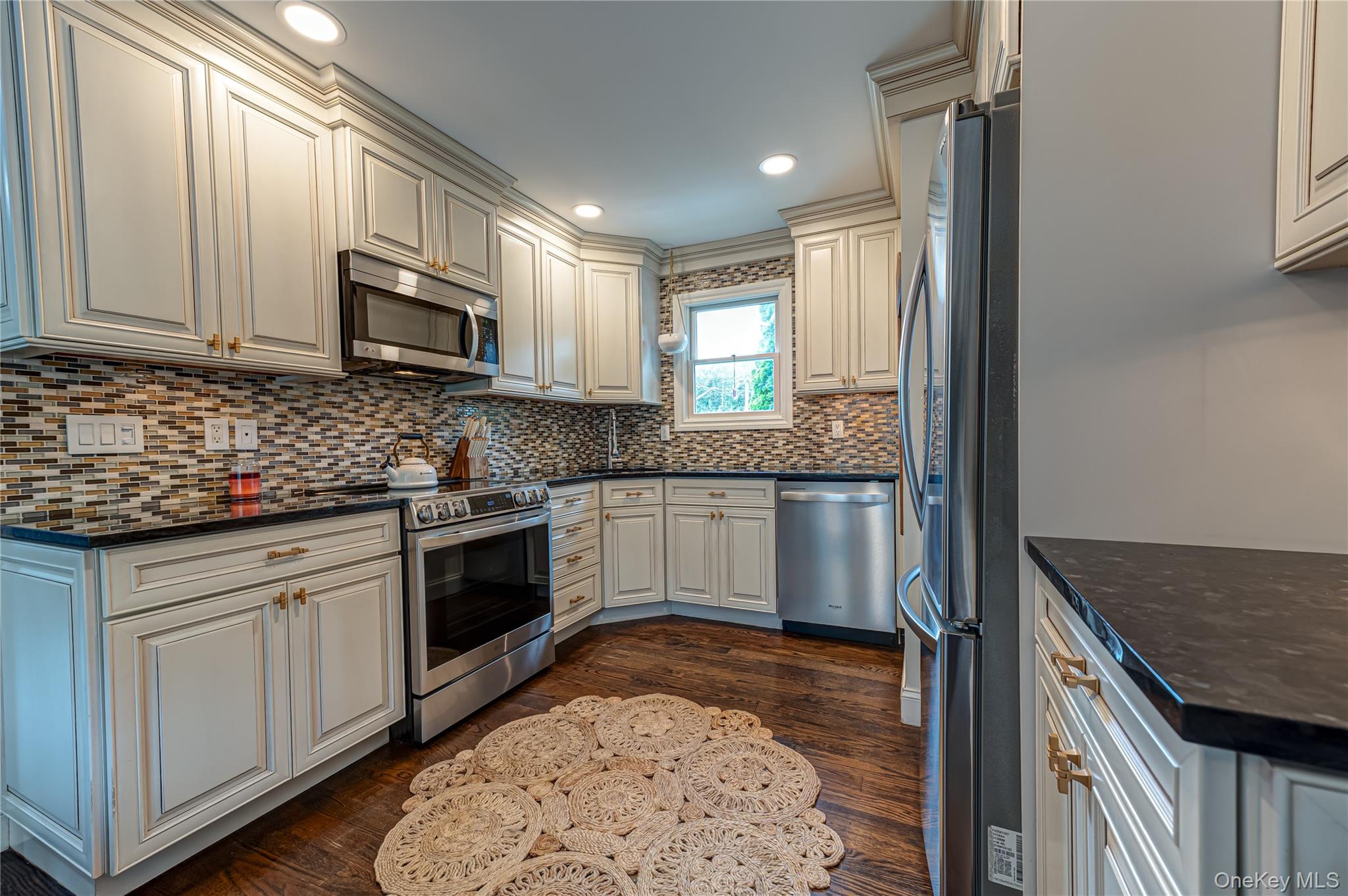 10 Laurel Road – For Sale photo 5
