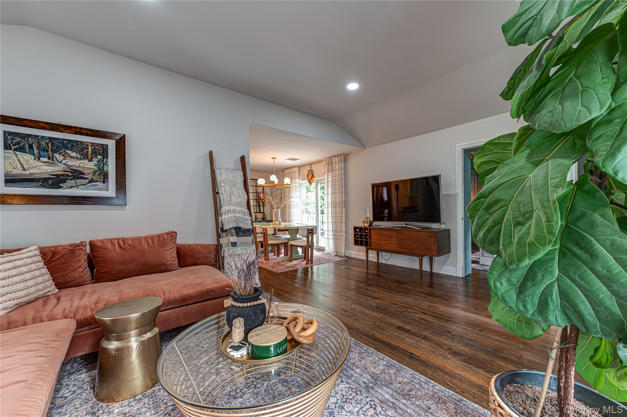 10 Laurel Road – For Sale photo 3